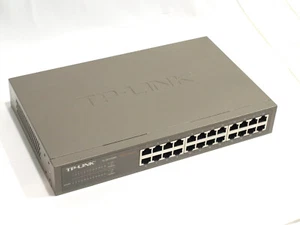 Conmutador de red Gigabit montable en rack de escritorio de 24 puertos no administrado TP-Link SG1024D - Imagen 1 de 2