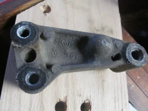 Jeep Wrangler TJ 1997-98-99-2000-01-02 2,5 L soporte alternador inferior - Imagen 1 de 2
