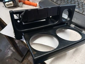 93 GEO METRO ASH TRAY CUP HOLDER LOWER USED CONVERTIBLE CRACKED - Picture 1 of 9