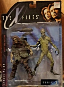 The X Files Attack Alien Action Figure with Caveman Action Figure Series 1 Rare - Picture 1 of 2