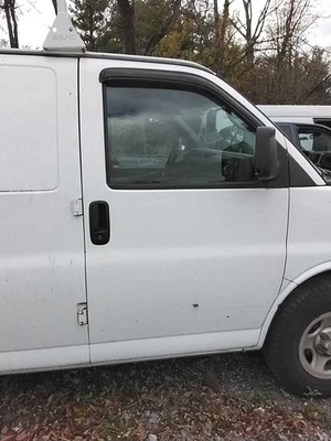 Used Front Right Door Assembly Front fits: 2007 Chevrolet Express 1500 van R. ma Foto 1 de 4