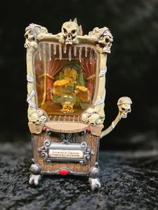 Figura Mezco Presents Dark Carnival Madam Mortuus - Imagen 1 de 8