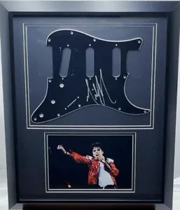 Michael Jackson autograph on pickguard framed COA included 53.5 × 38 ㎝ - Picture 1 of 10