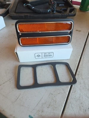 Luz marcadora lateral United Pacific C687202 12 V Deluxe, delantera, con Stai para GMC Foto 1 de 2