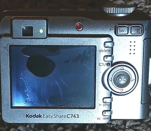 Kodak Easy Share C743 7.1MP Digital Camera Silver - Working But Screen Broken - Picture 1 of 4
