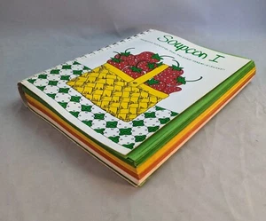 Soupcon Seasonal Samplings From The Junior League of Chicago First Edition 1974 - Bild 1 von 5