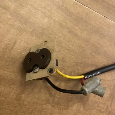 Singer 403a Sewing Machine Replacement OEM Part Plug - Image 1 of 2