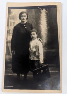 Foto/cartolina madre e figlio Ploiesti Romania 1935 lettera yiddish su retro cartoncino - Foto 1 di 4