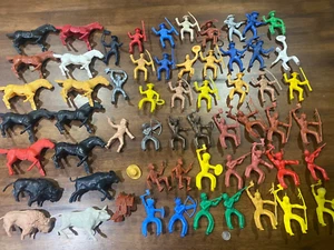 VINTAGE PAYTON TOYS 1950-60S WESTERN 3"-4" COWBOYS CAVALLI INDIANI FRONTIERA 60 pz - Foto 1 di 5