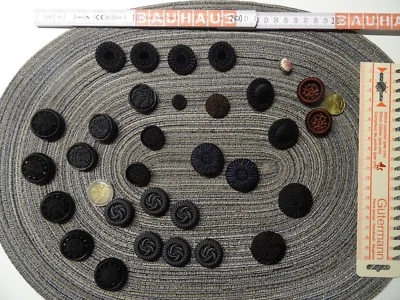 1446 31 schwarze Designerknöpfe Textil mit Muster - Bild 1 von 4