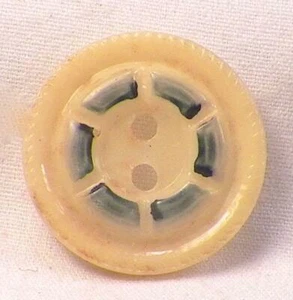 Art Deco Zelluloid Oblate Knopf creme mit blauen Linien 2 Durchgangslöcher #21 - Bild 1 von 3
