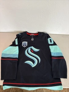 Seattle Kraken Matty Beniers Authentic Adidas Inaugural Home Trikot Größe 56 - Bild 1 von 5