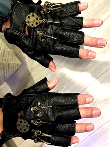Steampunk fingerlose Lederhandschuhe schwarz große Zahnräder Totenköpfe Halloween - Bild 1 von 6