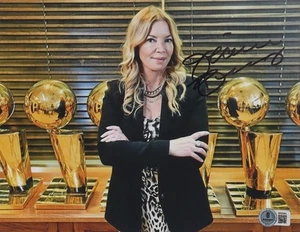 Foto a colori 8x10 firmata Jeanie Buss con ologramma BAS - proprietario Los Angeles Lakers - Foto 1 di 1