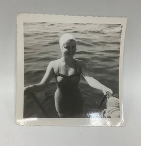 Beautiful Woman Bathing Suit Cap Water -1950’s B & W Photo Snapshot - Picture 1 of 4