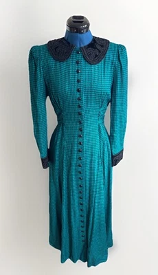 Vestido largo vintage años 80 Sarah Elizabeth cuello terciopelo con cuentas verde azulado cuadros guinga Foto 1 de 4