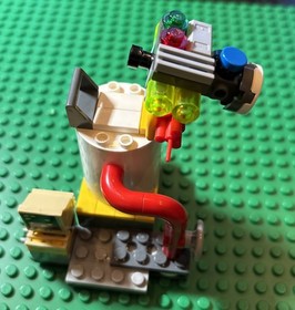 LEGO Batman Movie 70900 The Joker Balloon Escape bomb time device only