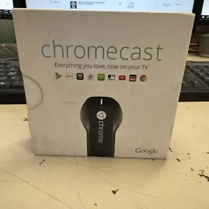 Google Chromecast (1a generazione) Lettore multimediale streaming - H2G2-42 (Nero) NUOVO - Foto 1 di 6