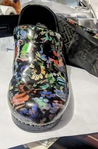 DANSKO 39 Damen Profi Clogs, Gänseblümchen Lackleder Komfort zum Stehen - Bild 1 von 4