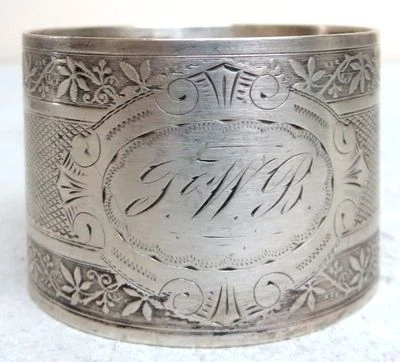 ANTIGUO ANILLO SERVILLETERO ALEMÁN CONTINENTAL PLATA GRABADO - MONO T W B  Foto 1 de 4