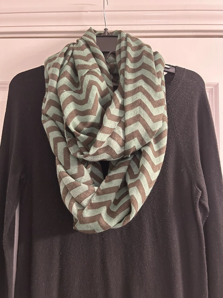 Bufanda infinita con patrón Chevron Foto 1 de 2