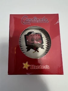 Cardenales de San Luis SGA Mark McGwire Día del Homenaje Béisbol Hardees Nuevo Sellado - Imagen 1 de 5