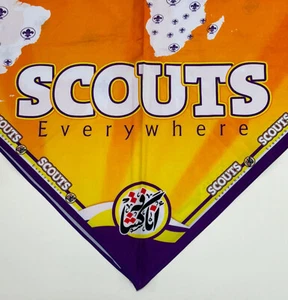 WORLD SCOUTING - "SCOUTS EVERYWHERE" SCOUT SOUVENIR NECKERCHIEF / SCARF - Picture 1 of 5