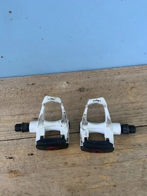 "Pedales de carreras de bicicleta de carretera Wellgo giratorios excelentes - tempranos - 9/16"" negro N blanco" Foto 1 de 4