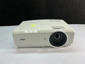 BENQ DIGITAL PROJECTOR MH741 1920x1080) resolution (305 HRS) - Picture 1 of 15