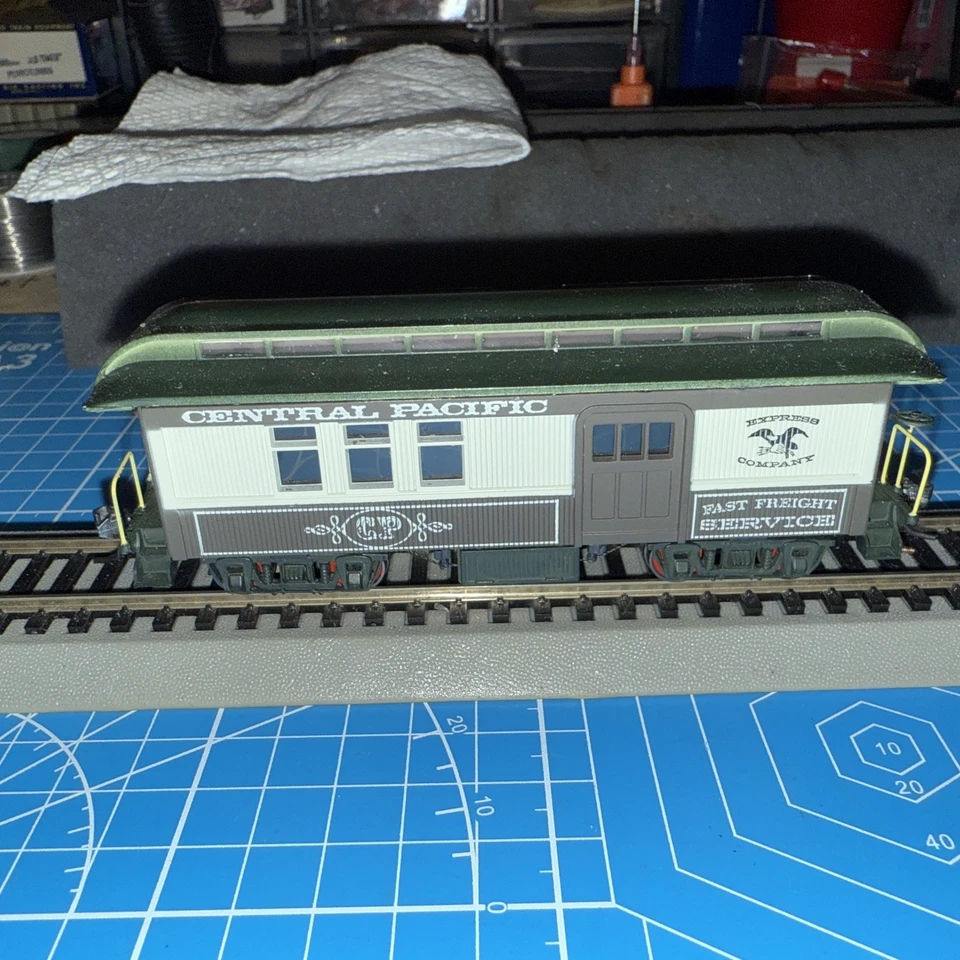 Custom Roundhouse HO Central Pacific RR 36' Overton Combine iluminado con condensador  Foto 1 de 4