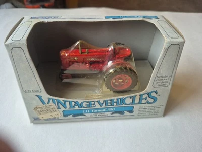 1/43 Ertl Vintage Vehicles I.H. Farmall 300 #2513 - Image 1 of 4