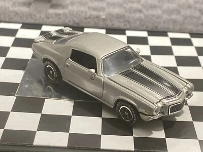 Chevrolet Camaro RS Z/28 1970 1/64 RAYAS PLATEADAS Y NEGRAS BONITO DETALLE M16 Foto 1 de 4