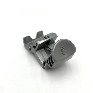 DYSON DC23 CANISTER DUST CUP RELEASE CATCH TAB PARTE ORIGINALE DYS-913649-01 GRIGIO - Foto 1 di 14