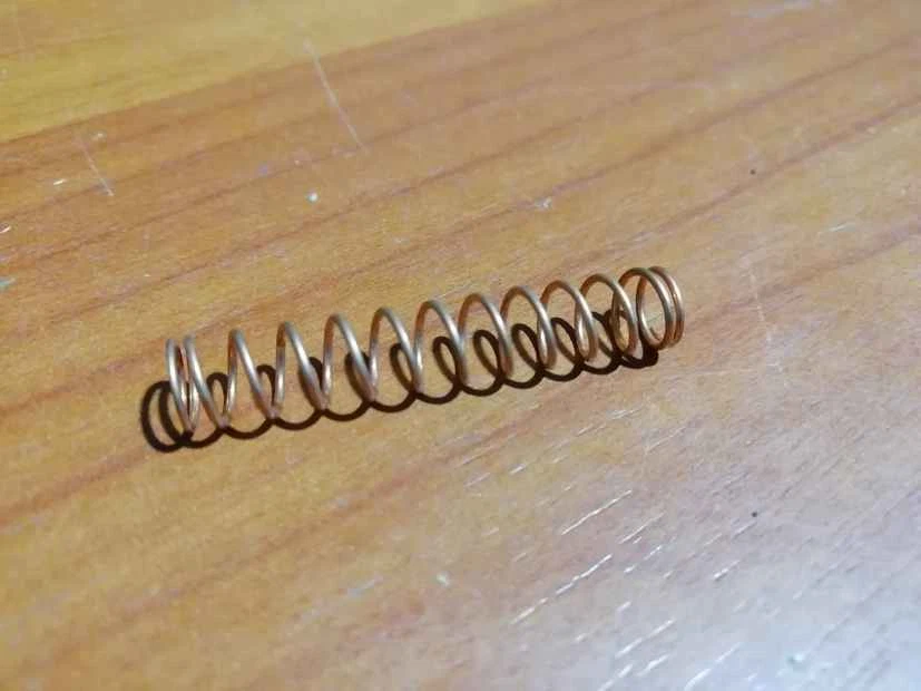 GIACENZA MAGAZZINO MOLLA REGOLAZIONE CARBURATORE PIAGGIO VESPA PX 125 150 200 E - Immagine 1 di 1