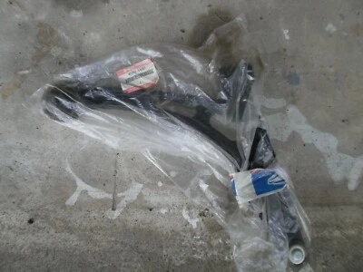 Brazo de control inferior Suzuki Aerio 2002-2014 muchas aplicaciones 4520254G01 pieza OE Foto 1 de 4