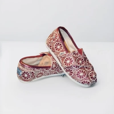 NUEVO Tiny Toms Talla 2 Niño Pequeño Clásico Rosa Crochet Brillo Zapatos Sin Cordones Regalo Nuevos con Etiquetas Foto 1 de 4