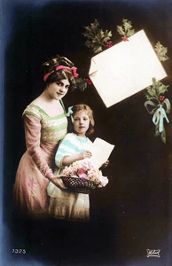 Junge Frau und Mädchen handkolorierte Echtfoto Postkarte rppc - Bild 1 von 2