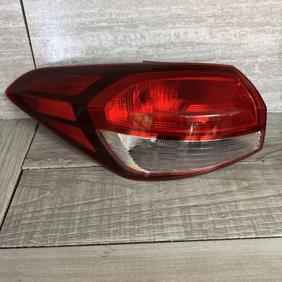 🥇 GENUINO 2017-2018 KIA FORTE OEM CONDUCTOR LADO IZQUIERDO LUZ TRASERA LUZ DE FRENO Foto 1 de 4