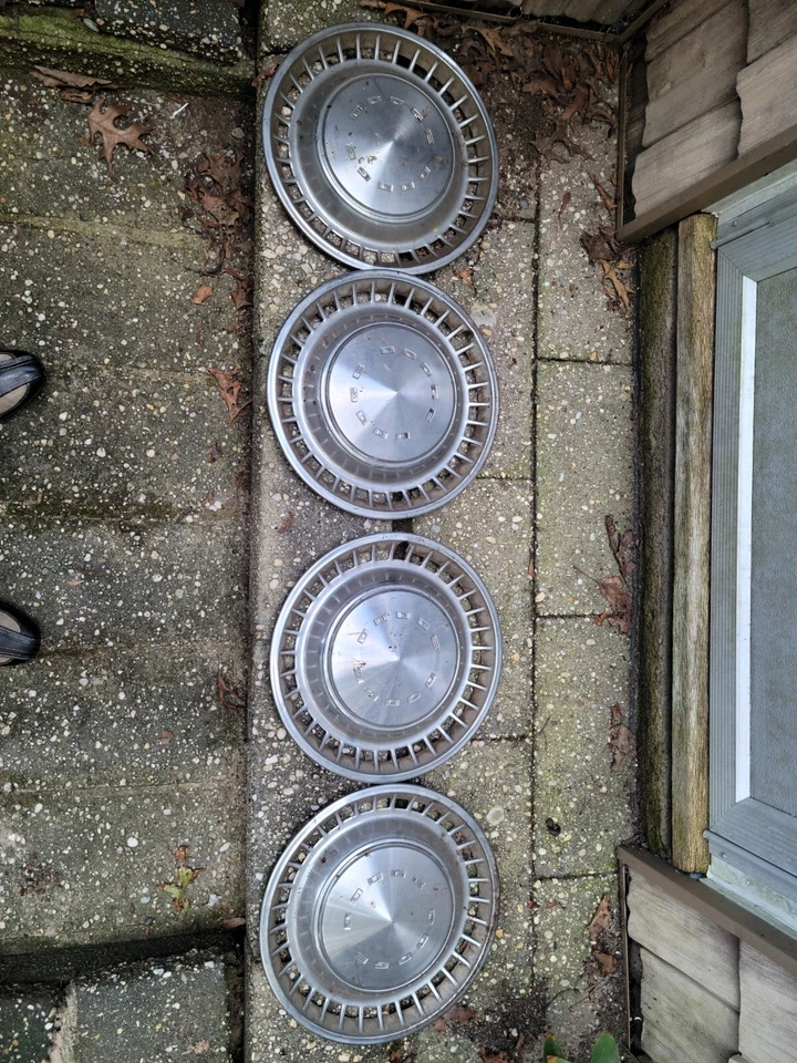 (4) Tapacubos Dodge Dart Challenger 1972-1976 OEM vintage 14”.   Todos los 4  Foto 1 de 1