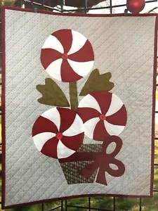 Christmas Applique Quilt Pattern Red White Peppermint Candy Bush 16" x 20" - Picture 1 of 3