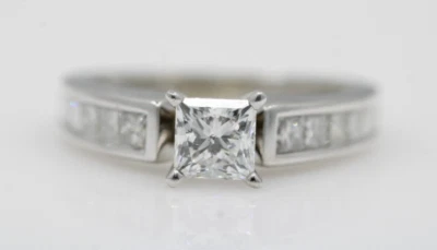 Anillo de compromiso de diamantes princesa naturales de oro blanco de 14 quilates de 1,25 TCW talla 5 ~ 3,7 g Foto 1 de 4