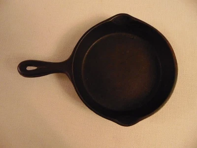 Vintage Wagner Ware Sidney -O- Cast Iron Skillet 4-3/8" Salesman Sample? - Image 1 of 4