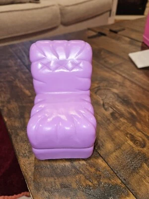 VINTAGE 1993 BARBIE DREAM HOUSE FURNITURE PURPLE PLASTIC CHAIR  - Image 1 of 4