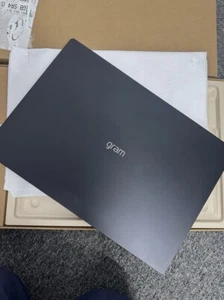 LG GRAM PRO 17 17Z90SP-G 17" LAPTOP CORE ULTRA 7 155H 1TB SSD 16GB DDR5 RAM - Picture 1 of 7