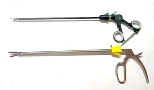 ADDLER 2PCLAPAROSCOPICA PINZA FINESTRATA, APPLICATRICE HEMOLOCK 10MM CHIRURG INST - Foto 1 di 7