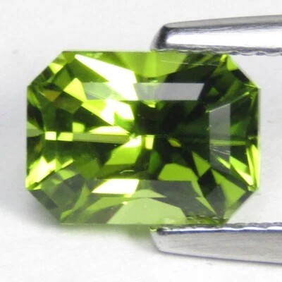 1.80Cts Fabulous Natural Green Peridot 8x6x5mm Radiant Cut Pakistan Gemstone - Image 1 of 4