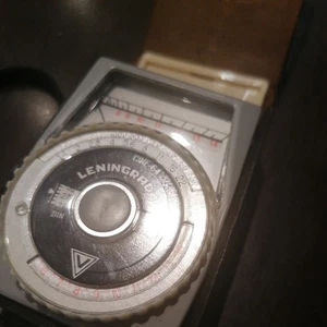 Vintage Leningrad 4 Light Meter - in Leather Case - VGC - Picture 1 of 2