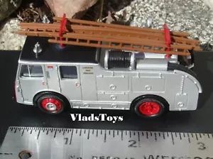 Oxford Fire 1:76 Scale Dennis F8 - London Fire Brigade Truck 76F8001 - Picture 1 of 4