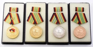 Satz MEDAILLE TREUE DIENSTE NVA Gold XX Silber Bronze Volksarmee NVA MfS Stasi - Picture 1 of 2