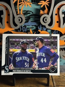 Aggiornamento Topps 2025 - Inizia lo spettacolo - Mariners - Rodriguez / Arozarena #US244 - Foto 1 di 1